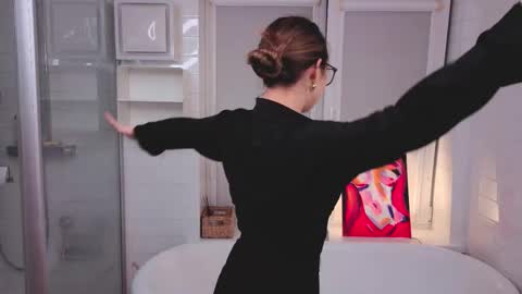 Emily online show from December 5, 6:26 pm