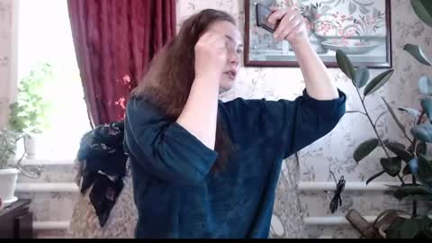 EmilyDoth online show from April 21, 4:30 am