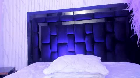 Snapshot of emilyevanss1_ chatting on May 27, 6:32 am Emily online show from May 27, 6:32 am