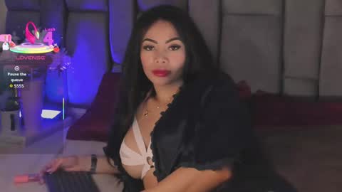 Snapshot of emilyflame chatting on October 17, 12:30 pm Emily Flame online show from October 17, 12:30 pm