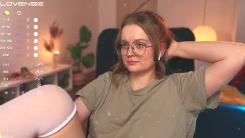 Snapshot of emilyforelsket chatting on December 7, 4:25 pm Emily online show from December 7, 4:25 pm