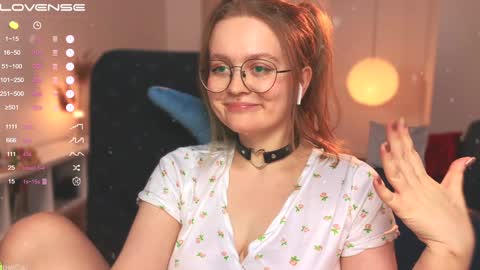 Snapshot of emilyforelsket chatting on December 11, 3:37 pm Emily online show from December 11, 3:37 pm