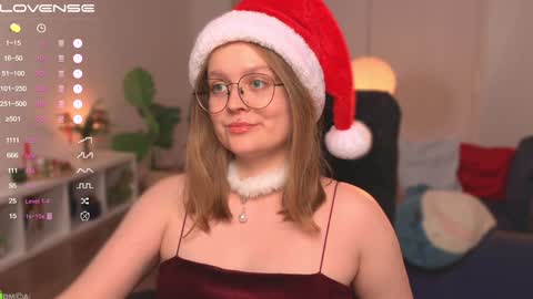 Snapshot of emilyforelsket chatting on December 25, 1:51 pm Emily online show from December 25, 1:51 pm