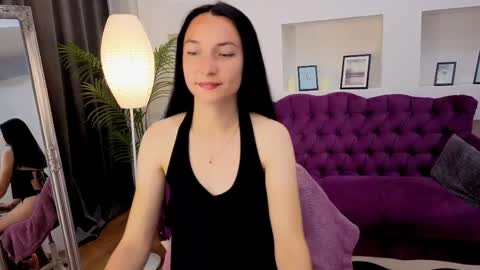 Snapshot of emilygreyy__ chatting on June 7, 6:33 pm emilygreyy__ online show from June 7, 6:33 pm