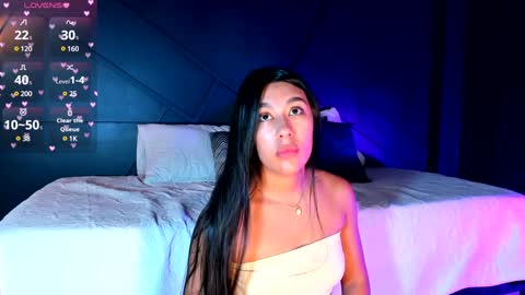 Snapshot of emilyh_ chatting on December 10, 10:49 am Emily online show from December 10, 10:49 am