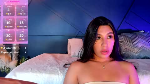 Snapshot of emilyh_ chatting on December 10, 1:55 pm Emily online show from December 10, 1:55 pm