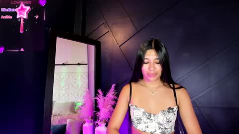 Snapshot of emilyh_ chatting on January 30, 10:29 am Emily online show from January 30, 10:29 am