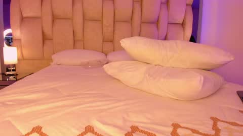 Emily  online show from December 11, 11:10 pm