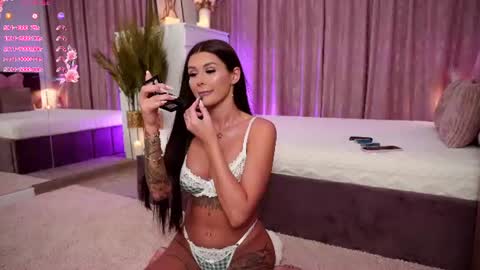 Snapshot of emilyhudsson chatting on July 7, 5:28 pm Emily online show from July 7, 5:28 pm