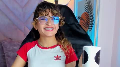 Emilyjonnes  online show from March 13, 8:15 pm