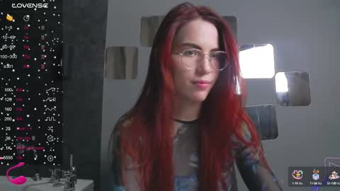 EmilyKents online show from February 25, 5:41 am