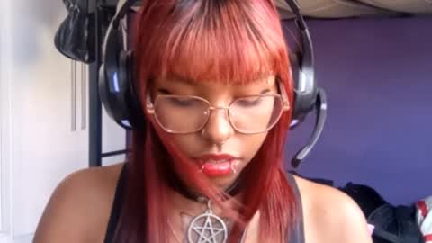 Emily Livos online show from March 25, 5:30 pm