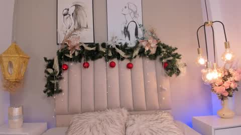 Snapshot of emilymiller_22 chatting on December 17, 11:27 am Emily Miller online show from December 17, 11:27 am