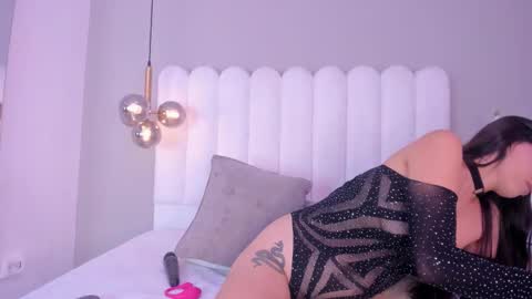 Snapshot of emilymiller_22 chatting on January 14, 12:44 pm Emily Miller online show from January 14, 12:44 pm