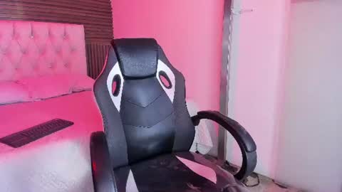 emilymora1_ online show from June 26, 5:45 am