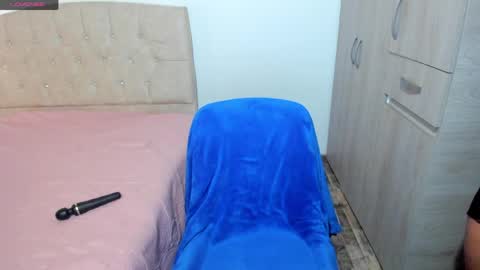 Snapshot of emilypink_1 chatting on June 2, 11:34 am Emily online show from June 2, 11:34 am