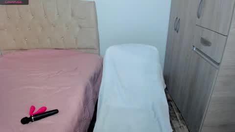 Snapshot of emilypink_1 chatting on June 3, 2:33 pm Emily online show from June 3, 2:33 pm