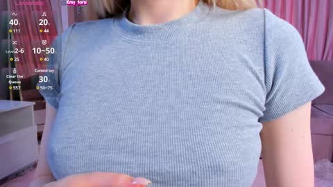 Snapshot of emilyrighter chatting on February 6, 12:16 pm Hey i am  Emily     am -  pm online show from February 6, 12:16 pm