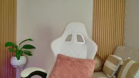 Emily  online show from March 18, 9:18 pm