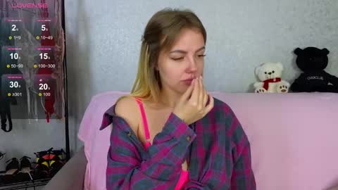 Emily Robbie online show from February 16, 11:16 pm