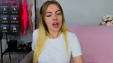 Emily Robbie online show from February 27, 9:47 pm