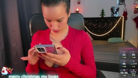 Snapshot of emilyrousex chatting on December 30, 3:35 pm emilyrousex online show from December 30, 3:35 pm