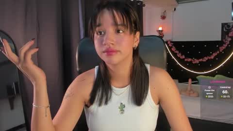 Snapshot of emilyrousex chatting on February 12, 5:26 pm emilyrousex online show from February 12, 5:26 pm