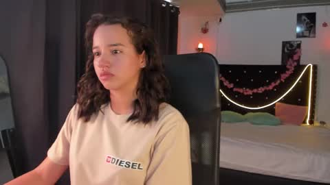 Snapshot of emilyrousex chatting on March 2, 5:58 pm emilyrousex online show from March 2, 5:58 pm