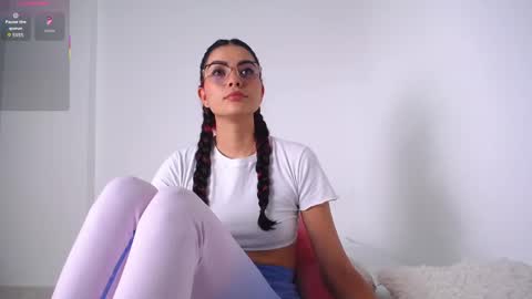 Snapshot of emilytolson_ chatting on October 10, 6:29 pm Emily online show from October 10, 6:29 pm