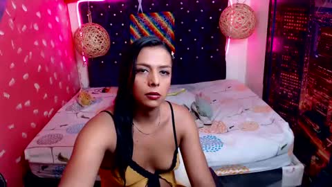 Snapshot of emilytssweet chatting on January 16, 11:48 pm Emily online show from January 16, 11:48 pm