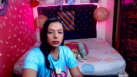 Snapshot of emilytssweet chatting on February 4, 5:12 pm Emily online show from February 4, 5:12 pm