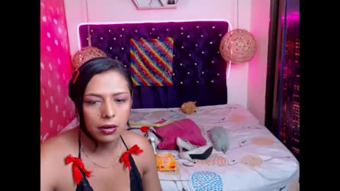 Snapshot of emilytssweet chatting on February 18, 6:58 pm Emily online show from February 18, 6:58 pm