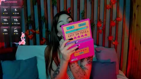 Snapshot of emilytylerr chatting on November 21, 1:26 am Emily online show from November 21, 1:26 am