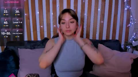 Snapshot of emilytylerr chatting on December 16, 5:56 am Emily online show from December 16, 5:56 am