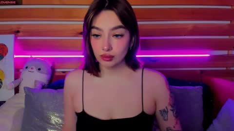 Snapshot of emilytylerr chatting on February 18, 1:23 am Emily online show from February 18, 1:23 am