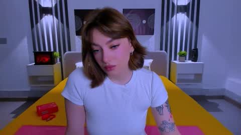 Snapshot of emilytylerr chatting on February 19, 1:12 am Emily online show from February 19, 1:12 am