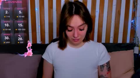 Snapshot of emilytylerr chatting on February 20, 1:35 am Emily online show from February 20, 1:35 am