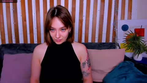 Snapshot of emilytylerr chatting on February 24, 1:25 am Emily online show from February 24, 1:25 am