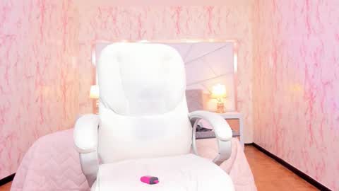 Emily  2200 - 600GMT-5 online show from October 3, 8:28 pm