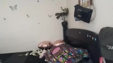 Snapshot of emilywhitee_ chatting on March 10, 2:27 am Valentina independent model online show from March 10, 2:27 am