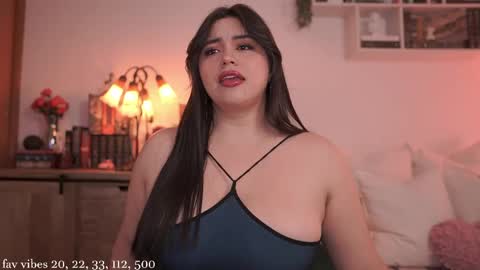 Snapshot of emilyxrose_ chatting on May 8, 5:29 pm IG thickemmsss online show from May 8, 5:29 pm