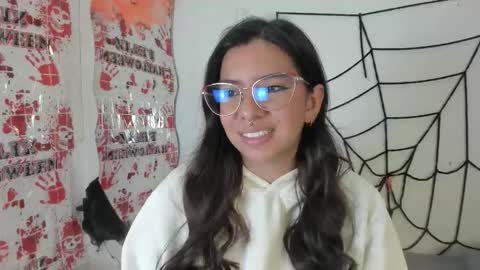 emilyy_cooperr online show from October 17, 12:19 pm