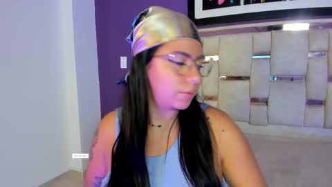 emilyy_cooperr online show from February 6, 12:08 pm