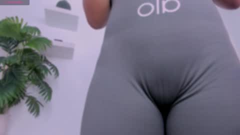 Snapshot of emilyy_kim chatting on February 10, 6:56 pm emilyy_kim online show from February 10, 6:56 pm