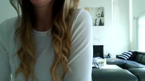 Snapshot of emilyy_miller chatting on October 16, 9:16 pm emilly online show from October 16, 9:16 pm