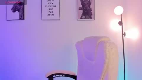 Snapshot of emilyymiller chatting on February 15, 7:10 pm Emily online show from February 15, 7:10 pm