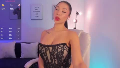 Snapshot of emilyymiller chatting on February 26, 5:56 pm Emily online show from February 26, 5:56 pm