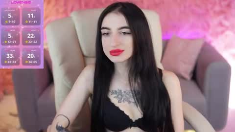 Snapshot of emilyymoon chatting on June 21, 6:38 am emilyymoon online show from June 21, 6:38 am