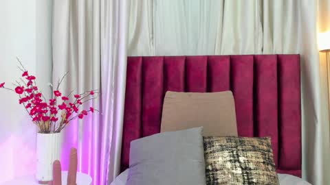 Emilyy Watson online show from February 6, 11:43 am