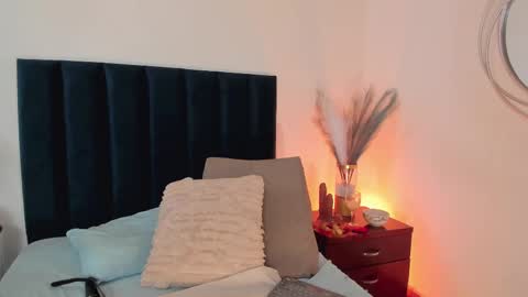 Emilyy Watson online show from February 26, 2:57 pm